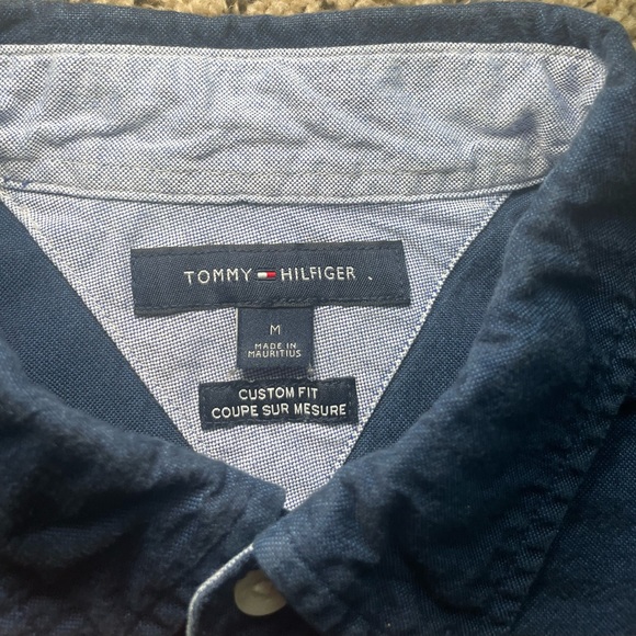 Tommy Hilfiger Long Sleeve Casual Button Down Shirt: Navy, Custom Fit Medium (M) - Picture 3 of 3